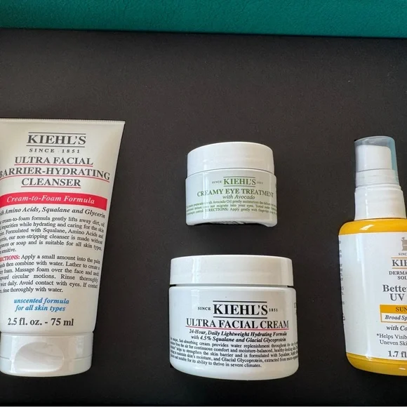 Kiehl's Yuletide Glow Skincare Gift Set - Picture 2 of 10